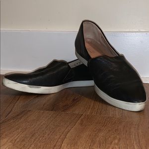 Dr. Scholl’s black slip on sneakers